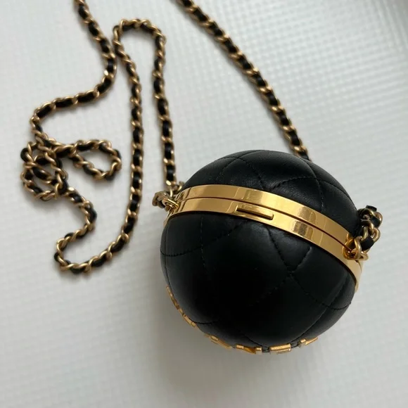 CHANEL COLLECTIBLE BAG LIMITED EDITION 2022 - Picture 9 of 9